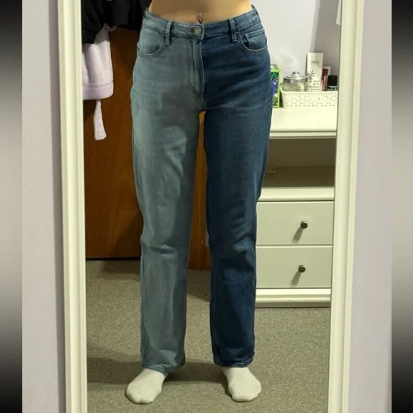 Hollister Ultra High-Rise Two-Tone Straight Leg Jeans - Picture 8 of 8